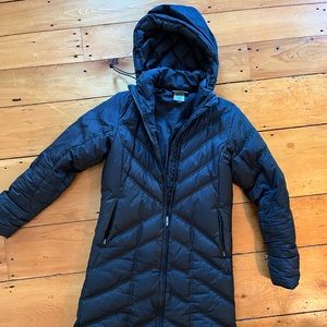 Patagonia black puffy jacket. Mid thigh. Size XS.